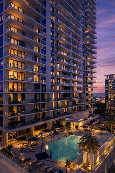 Condo located in St. Petersburg, FL showcasing its design and architecture (Image 5).