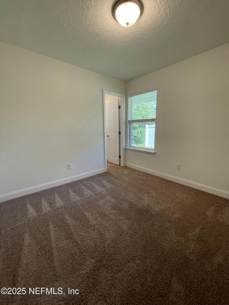 Spacious, unfurnished interior of a new home in Pinewood Place, Middleburg (Image 16).