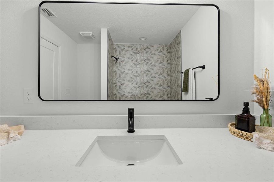 Close-up of interior finishes inside a home in , Lake Panasoffkee (Image 19).