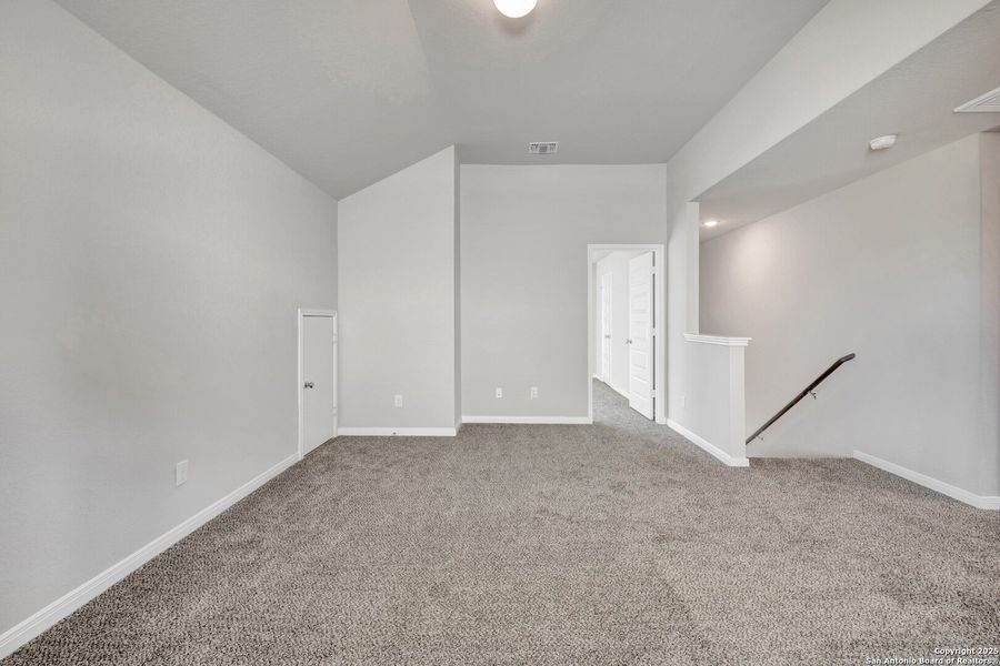 Spacious, unfurnished interior of a new home in Paloma Park, Converse (Image 31).