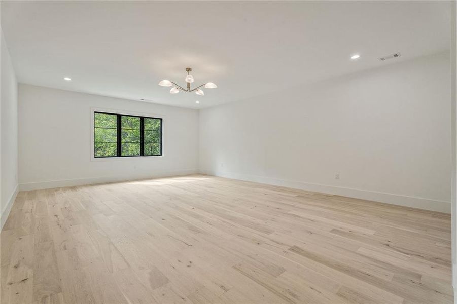 Spacious, unfurnished interior of a new home in , Alpharetta (Image 22).