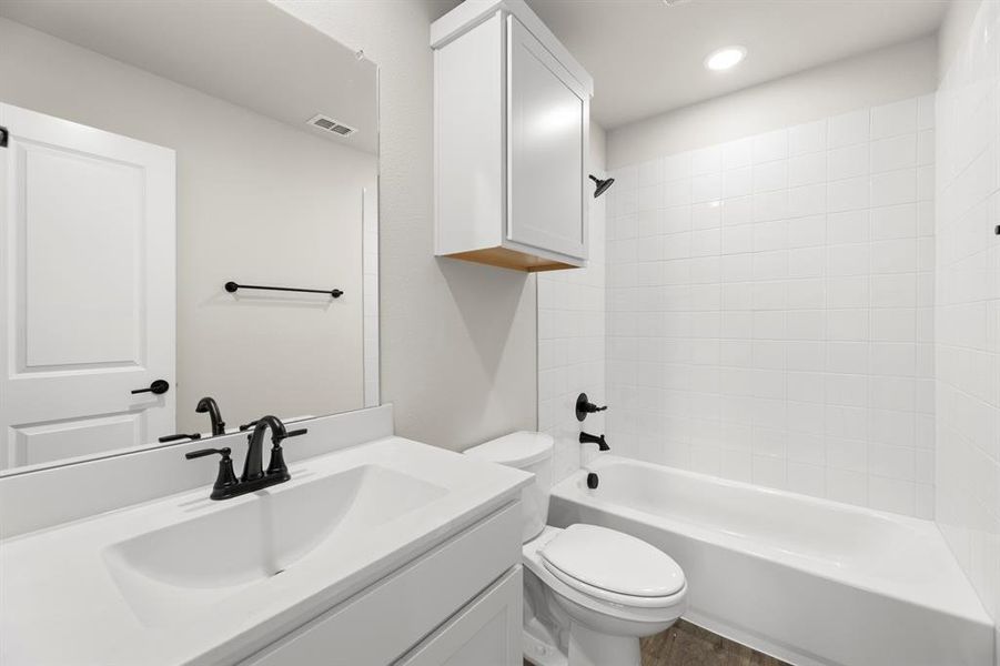 24. 709 Wilderness - 2ND Bath 24. 709 Wilderness - 2ND Bath