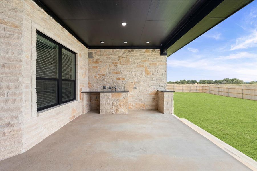 A private outdoor space with a built-in outdoor kitchen, ideal for relaxed gatherings. A private outdoor space with a built-in outdoor kitchen, ideal for relaxed gatherings.