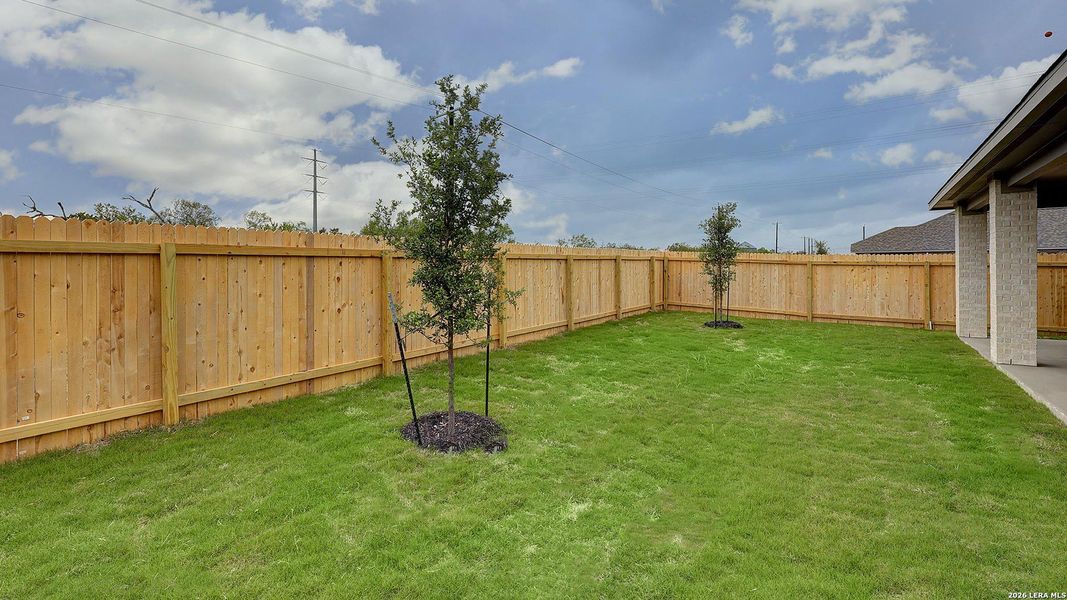 Exterior details and patio area of a home in Haby Hill, San Antonio (Image 19).