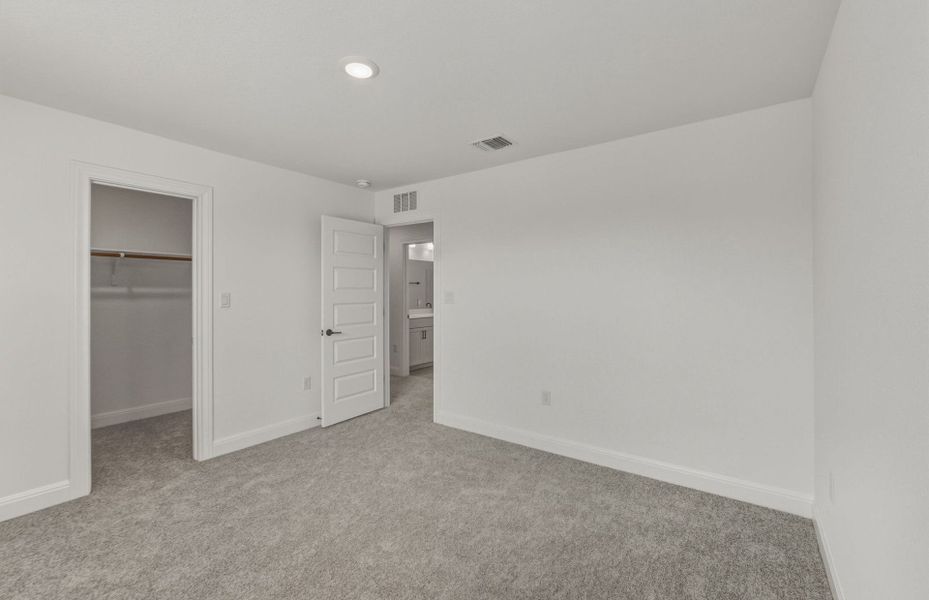 Spacious, unfurnished interior of a new home in Lagos, Manor (Image 35).