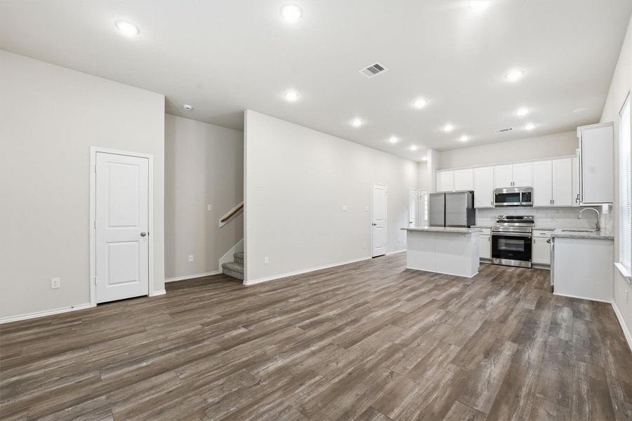 Spacious, unfurnished interior of a new home in , Willis (Image 22).