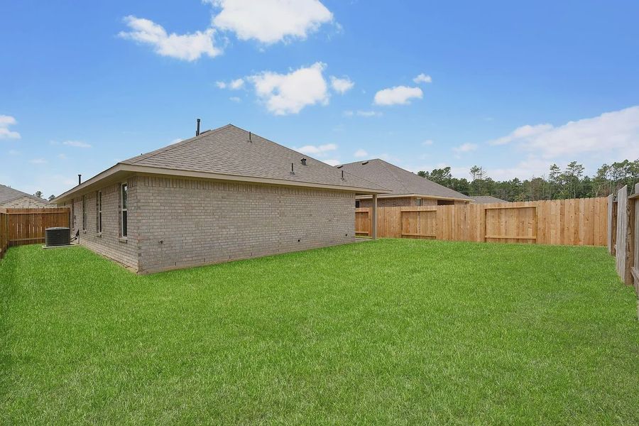 Exterior details and patio area of a home in Grand Oaks Reserve, Cleveland (Image 3).