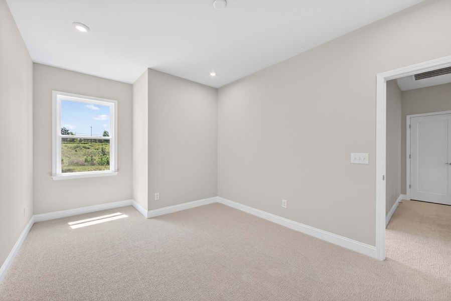Spacious, unfurnished interior of a new home in Southbridge, Fort Mill (Image 25).