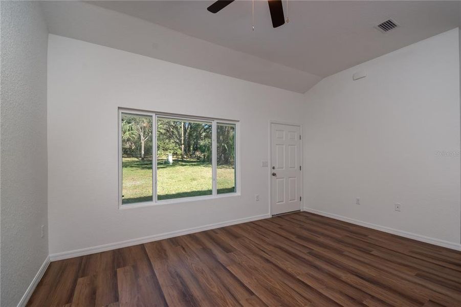 Spacious, unfurnished interior of a new home in , Ocklawaha (Image 8).