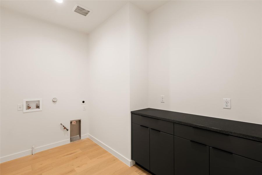 Spacious, unfurnished interior of a new home in , Austin (Image 22).