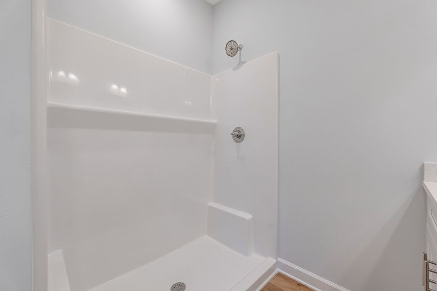 Spacious, unfurnished interior of a new home in Live Oak Cottages, Freeport (Image 31).