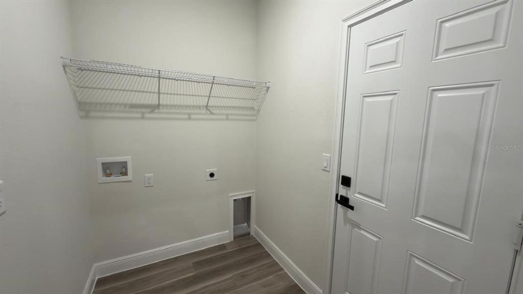 Spacious, unfurnished interior of a new home in , Ocala (Image 9).