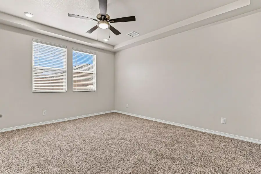Spacious, unfurnished interior of a new home in Desert Breeze, Horizon City (Image 38).
