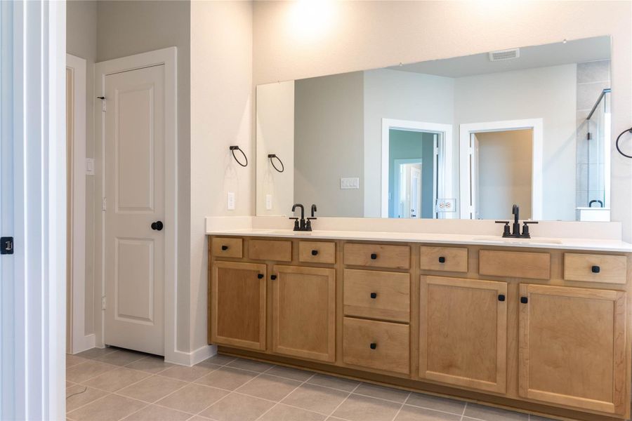 Furnished interior view inside a new home in La Segarra 40', Brookshire (Image 7).