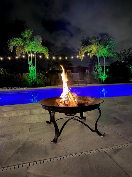 Community amenities in , Parkland (Image 25).