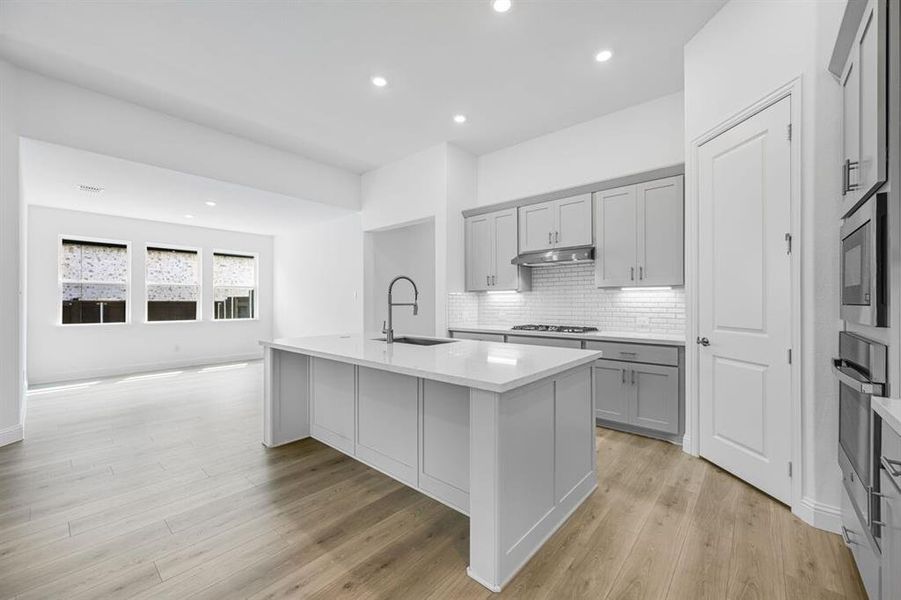 1408 Holly Trail ~ Ready Now!