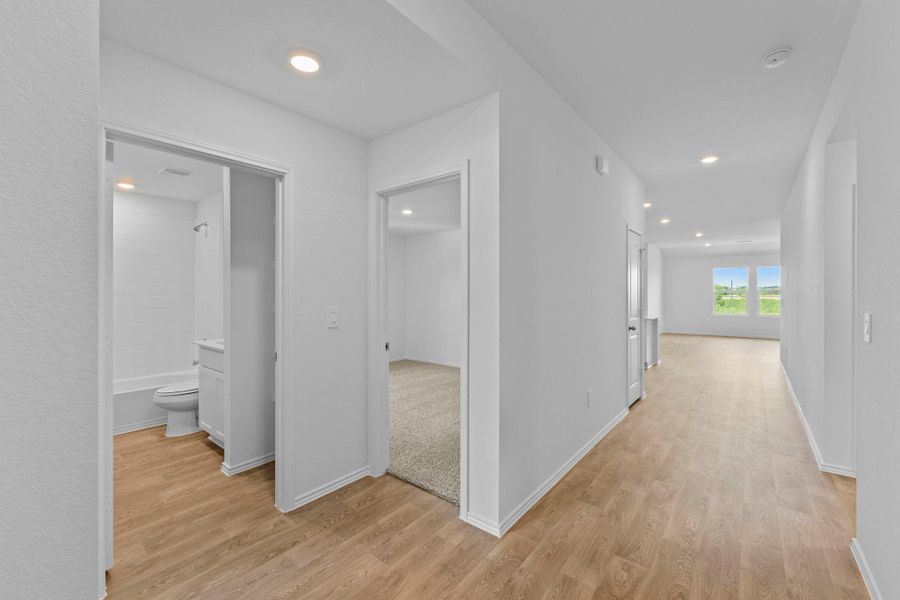 Spacious, unfurnished interior of a new home in Durango, Mustang Ridge (Image 11).