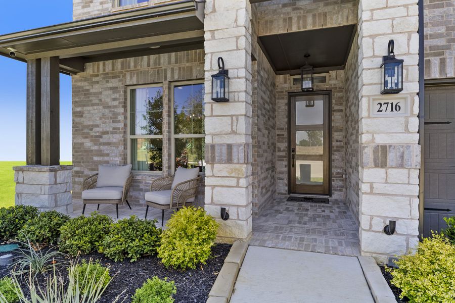 Representative exterior details of a home built from the Lufkin by Windsor Homes in Oak Ridge Park, Corinth (Image 3).
