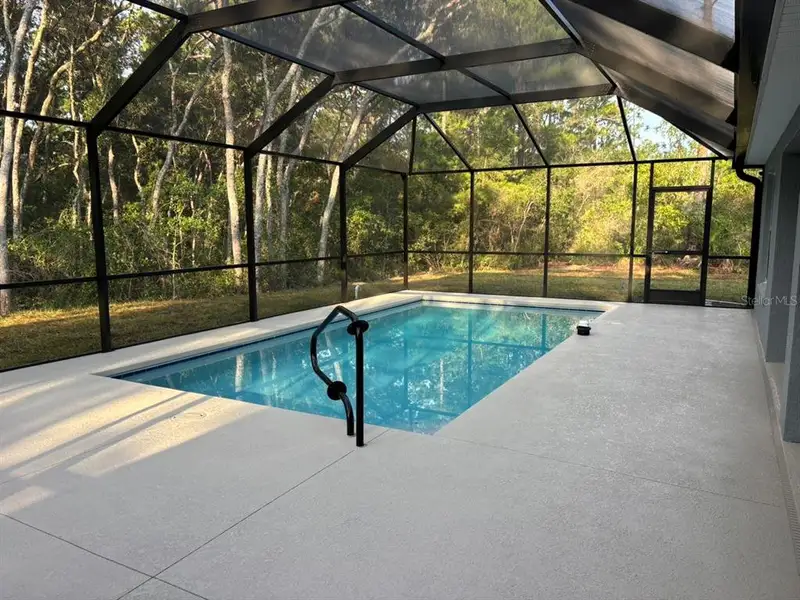 Exterior details and patio area of a home in , Beverly Hills (Image 4).