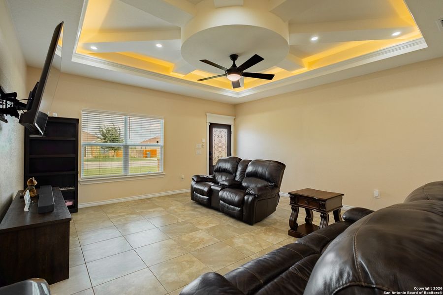 Furnished interior view inside a new home in , Uvalde (Image 32).