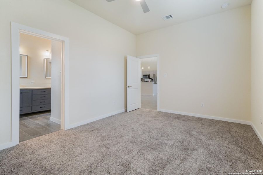 Spacious, unfurnished interior of a new home in , San Antonio (Image 14).