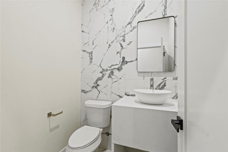 Furnished interior view inside a new home in , Dallas (Image 6).