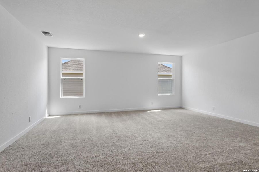 Spacious, unfurnished interior of a new home in Saddlebrook Ranch, Schertz (Image 33).