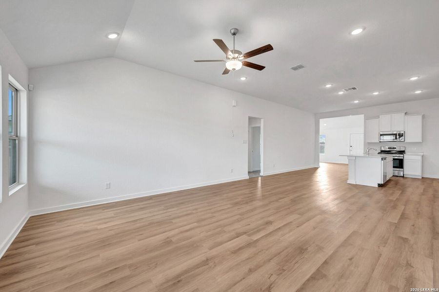 Spacious, unfurnished interior of a new home in Winding Brook, San Antonio (Image 42). Spacious, unfurnished interior of a new home in Winding Brook, San Antonio (Image 42).