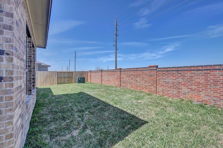 Exterior details and patio area of a home in Sunterra 40, Katy (Image 22).