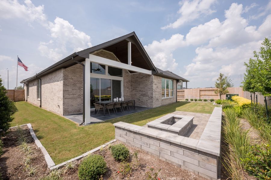 Representative exterior details of a home built from the Falcon by Tri Pointe Homes in Tompkins Reserve, Katy (Image 3).