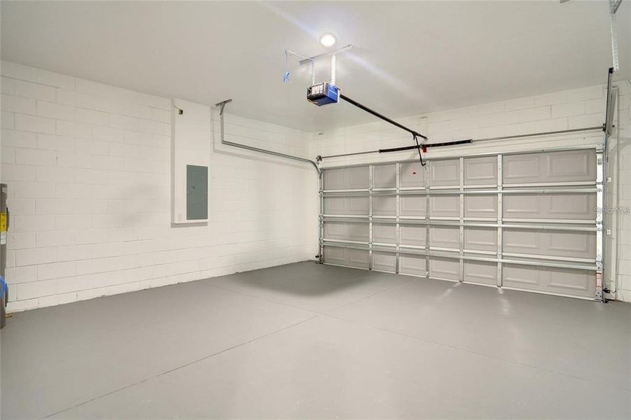 Spacious, unfurnished interior of a new home in , Ocala (Image 16).