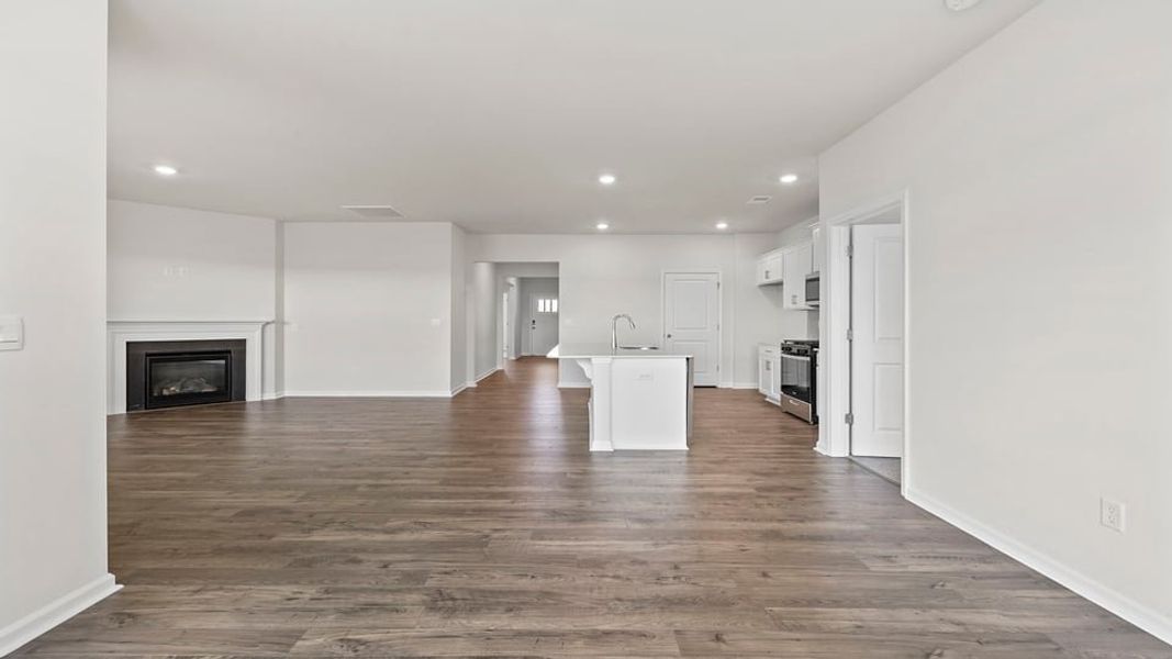 Spacious, unfurnished interior of a new home in Sherwood Gardens, Landrum (Image 29).