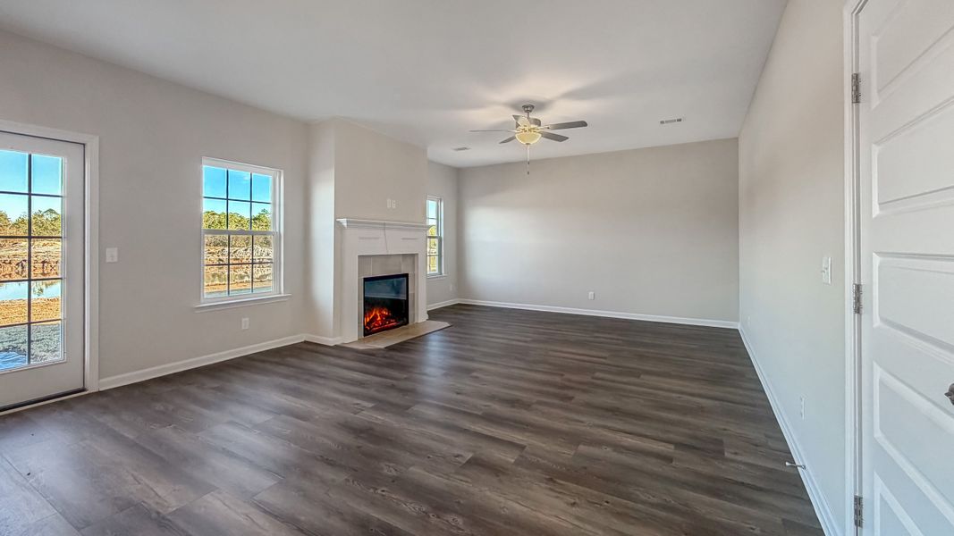 Spacious, unfurnished interior of a new home in Grand Reserve, Hinesville (Image 12).