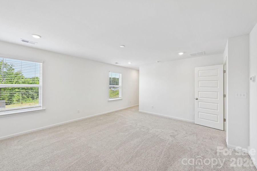 Spacious, unfurnished interior of a new home in Bella Vista Heritage, Denver (Image 37).