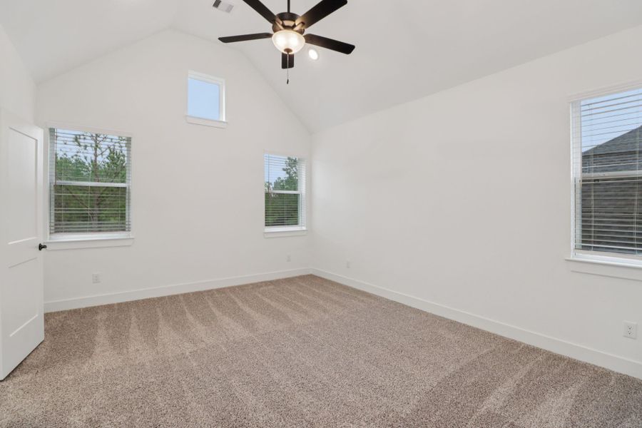 Spacious, unfurnished interior of a new home in Kresston, Montgomery (Image 30).