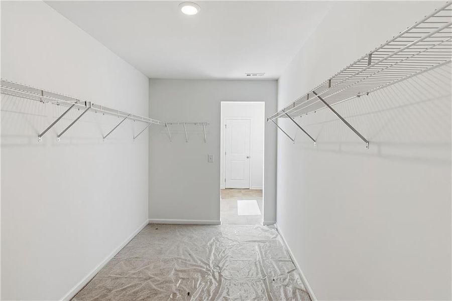 Spacious, unfurnished interior of a new home in Creekside Landing, Dallas (Image 21).