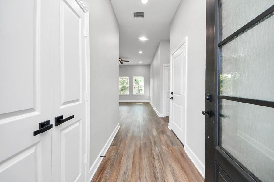 Spacious, unfurnished interior of a new home in , Houston (Image 27).