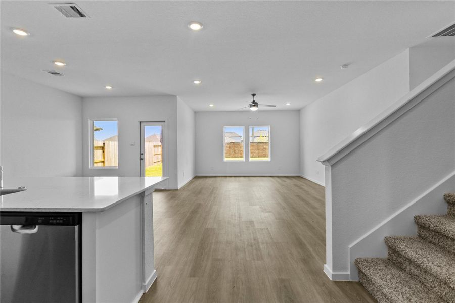 Spacious, unfurnished interior of a new home in Sunterra, Katy (Image 20). Spacious, unfurnished interior of a new home in Sunterra, Katy (Image 20).
