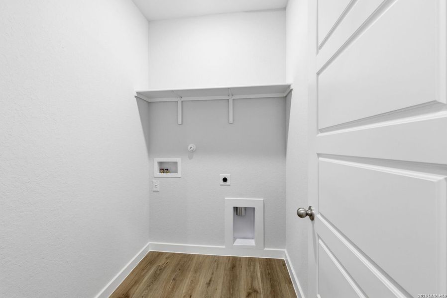Spacious, unfurnished interior of a new home in , New Braunfels (Image 27).