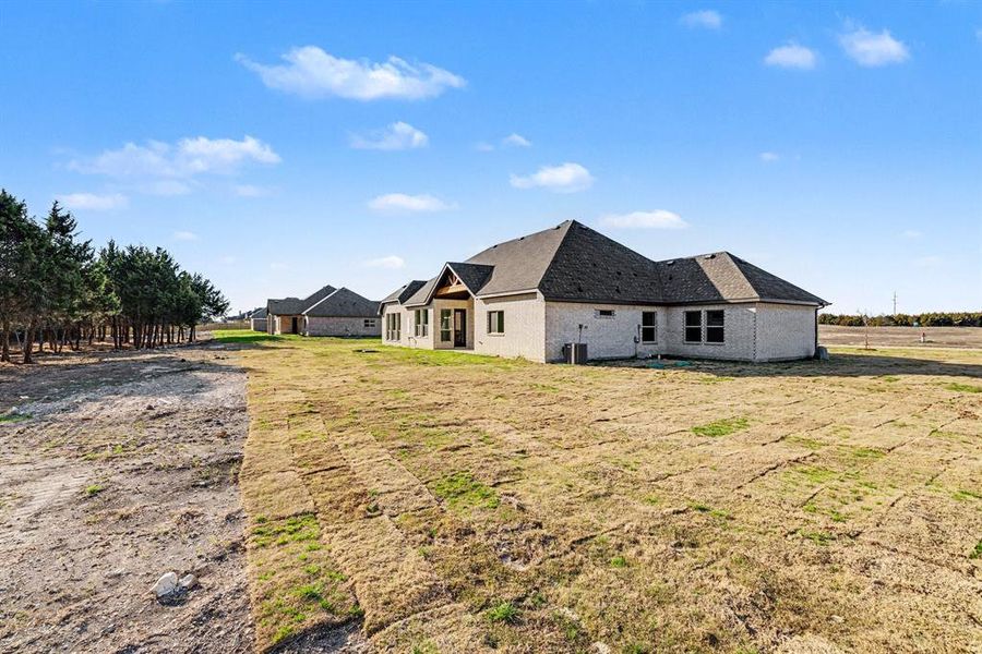 Exterior details and patio area of a home in Sagebrush Addition, Midlothian (Image 3).