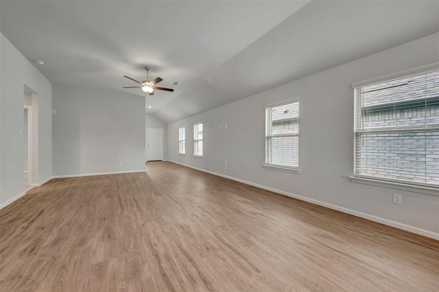 Spacious, unfurnished interior of a new home in Lane Ranch, Sanger (Image 36).