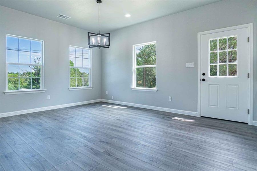 Spacious, unfurnished interior of a new home in , Granbury (Image 24).