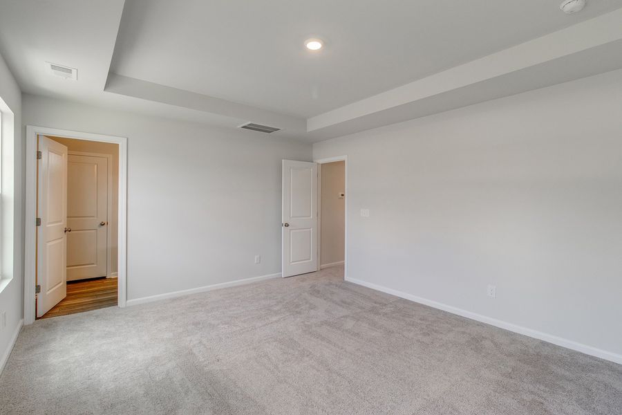 Spacious, unfurnished interior of a new home in Bluefield, Lexington (Image 21).