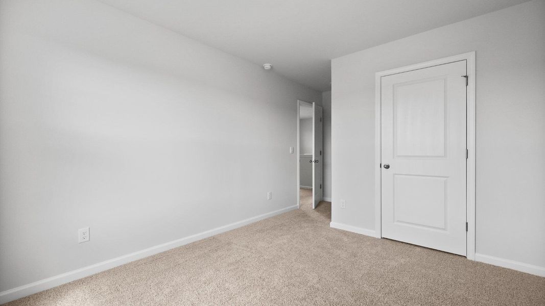 Spacious, unfurnished interior of a new home in , Summerville (Image 19).