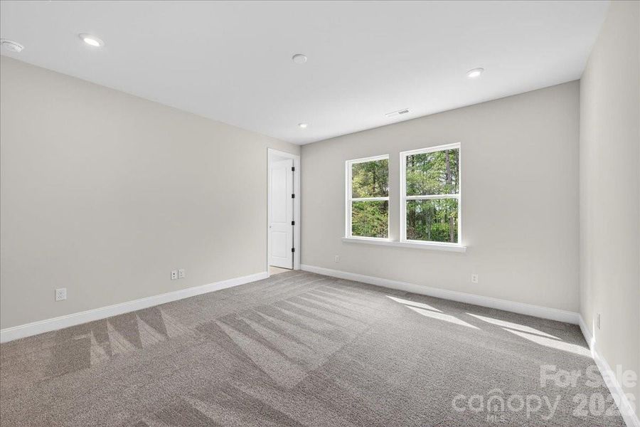 Light filed primary en suite