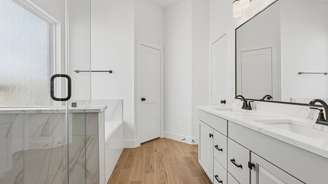 Furnished interior view inside a new home in Evergreen 40s, Conroe (Image 8).