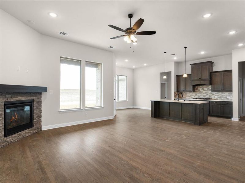 Furnished interior view inside a new home in , Waxahachie (Image 10).