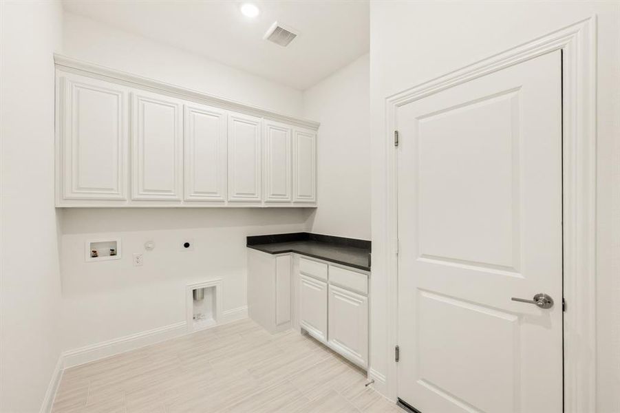 Furnished interior view inside a new home in Rockwood, Mansfield (Image 16).
