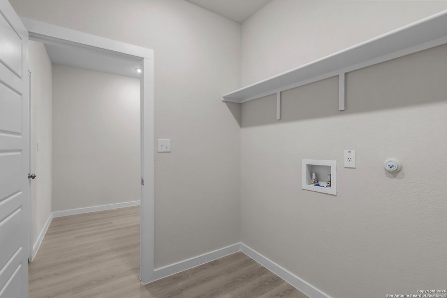 Spacious, unfurnished interior of a new home in Summerlin, San Antonio (Image 19). Spacious, unfurnished interior of a new home in Summerlin, San Antonio (Image 19).