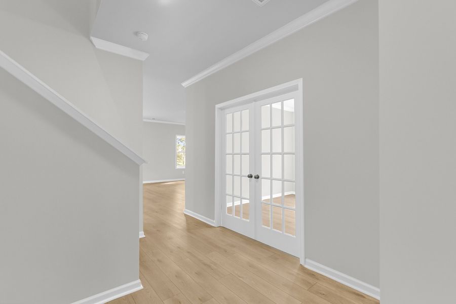 Spacious, unfurnished interior of a new home in Central Creek, Goose Creek (Image 17).